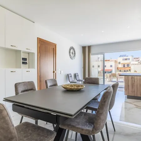 Exclusive 2 Bed Penthouse With Pool - By Hostmt *