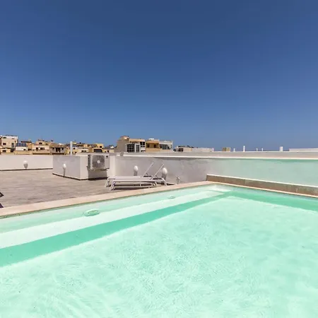 Exclusive 2 Bed Penthouse With Pool - By Hostmt