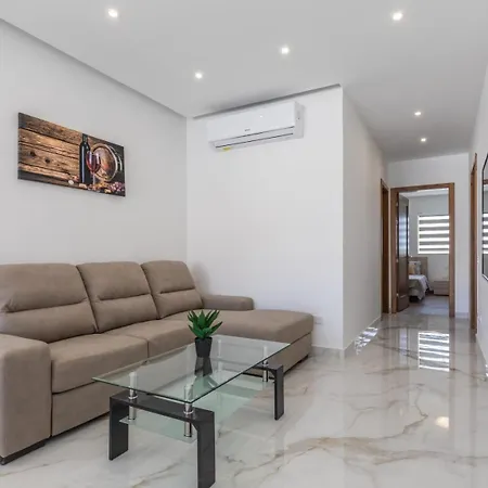 Exclusive 2 Bed Penthouse With Pool - By Hostmt Apartment *
