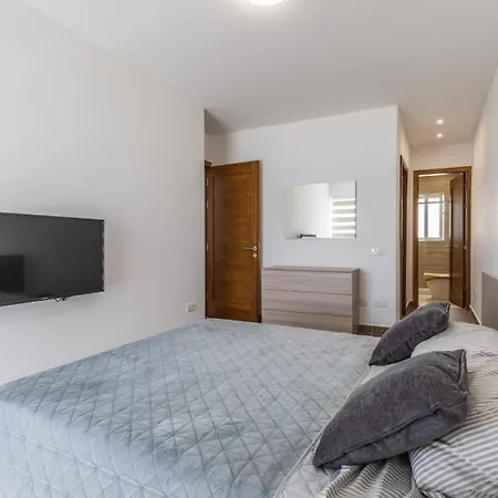 Exclusive 2 Bed Penthouse With Pool - By Hostmt Mellieha