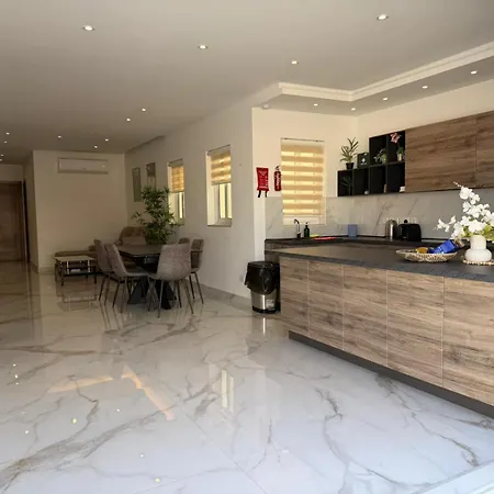 Exclusive 2 Bed Penthouse With Pool - By Hostmt Apartment *