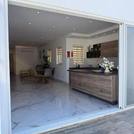 Apartment Exclusive 2 Bed Penthouse With Pool - By Hostmt