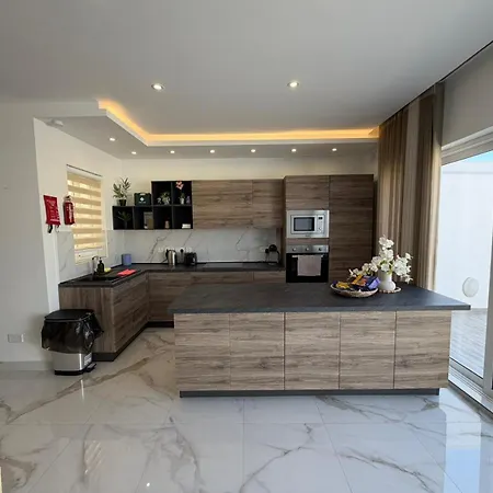 Apartment Exclusive 2 Bed Penthouse With Pool - By Hostmt