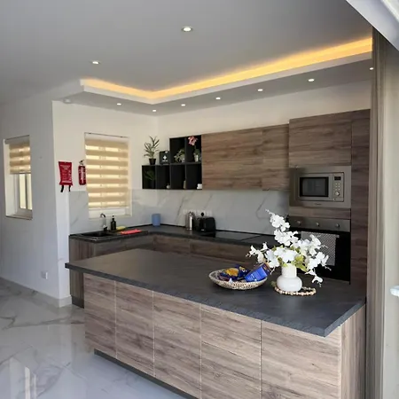 Apartment Exclusive 2 Bed Penthouse With Pool - By Hostmt