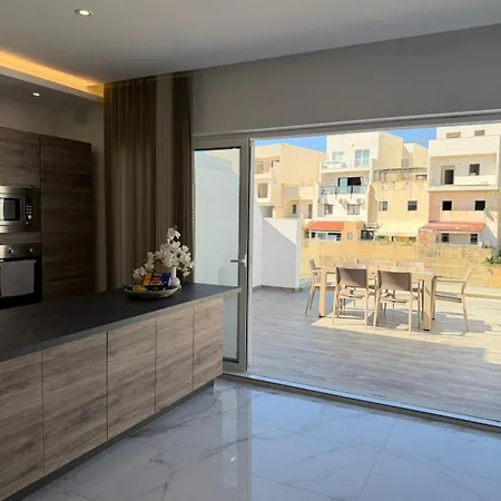 Exclusive 2 Bed Penthouse With Pool - By Hostmt