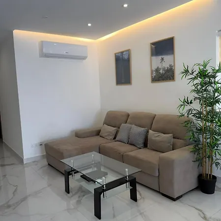 Exclusive 2 Bed Penthouse With Pool - By Hostmt Apartment *
