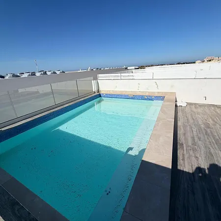 Exclusive 2 Bed Penthouse With Pool - By Hostmt *