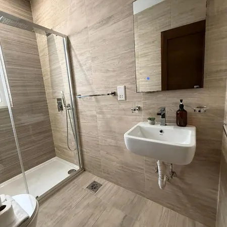 Exclusive 2 Bed Penthouse With Pool - By Hostmt Apartment